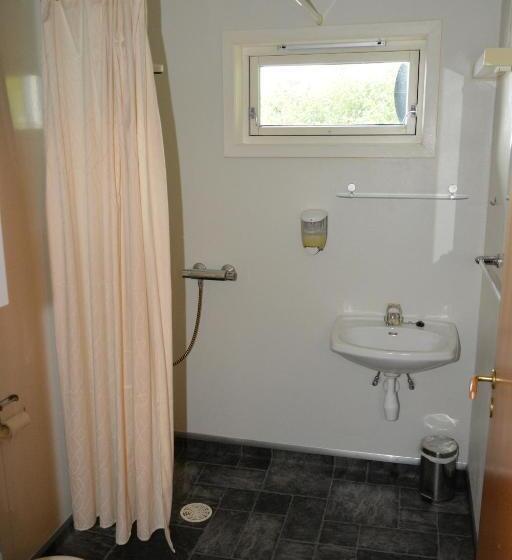 غرفة قياسية مطلّة علي البحر, Langenuen Motel & Camping