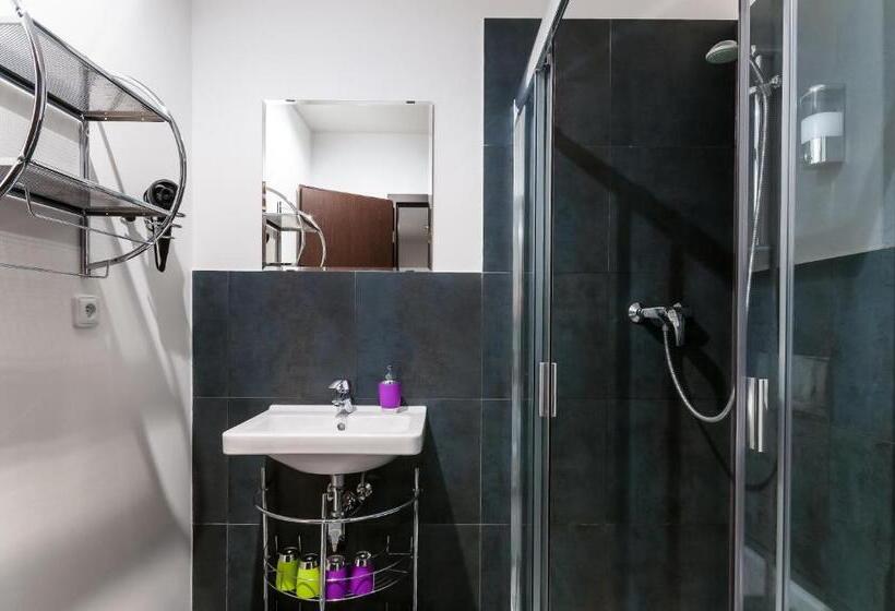شقة غرفتين, Vv Hotel & Apartments