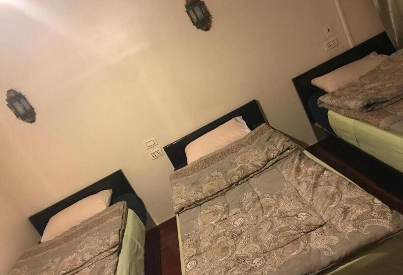 اتاق استاندارد با سرویس بهداشتی مشترک, Wake Up! Cairo Hostel
