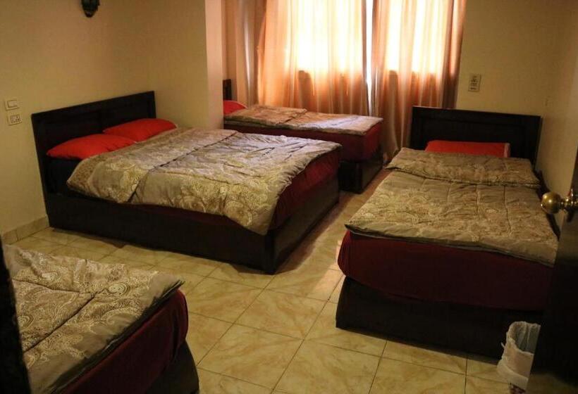 اتاق استاندارد چهارنفره با سرویس بهداشتی مشترک, Wake Up! Cairo Hostel