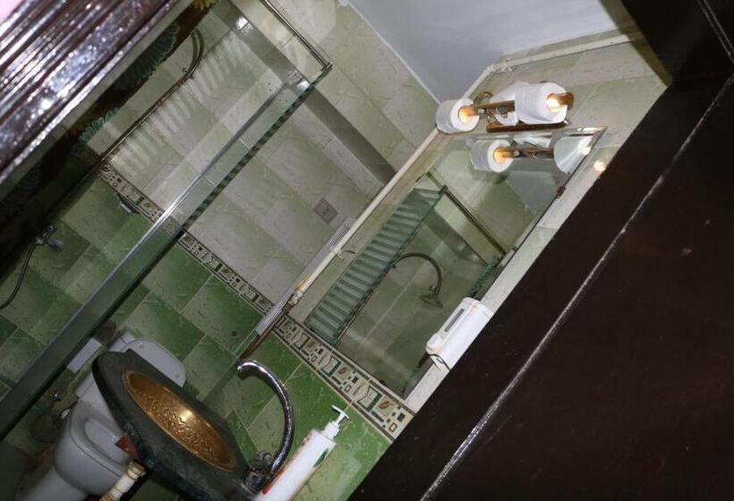 اتاق استاندارد چهارنفره با سرویس بهداشتی مشترک, Wake Up! Cairo Hostel