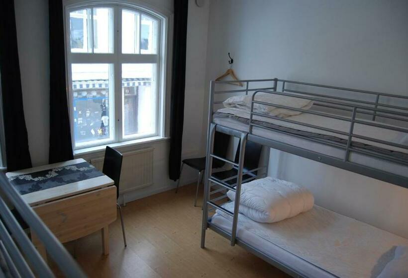 标准四人间共用浴室, Wisby Jernvag Hostel