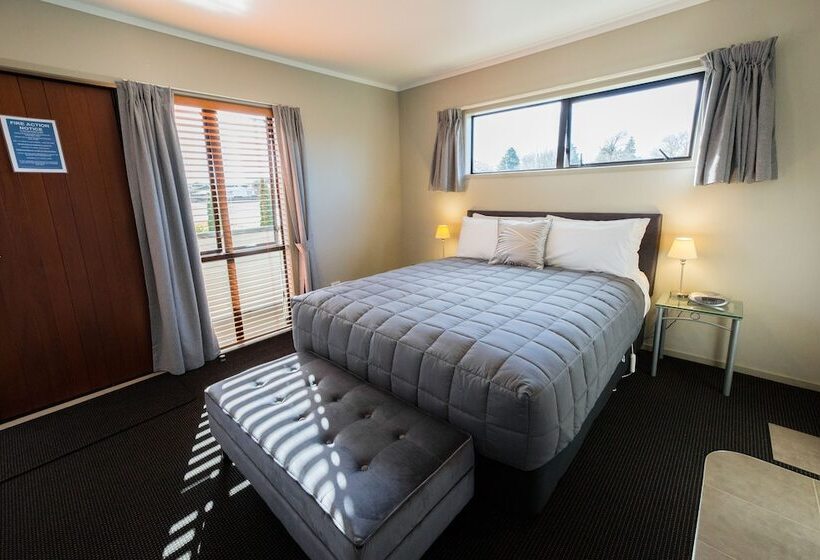 Люкс Премиум, Ashbrook Motel Taupo