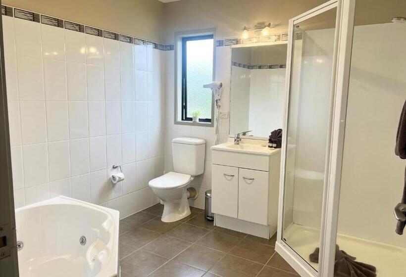 Люкс Премиум, Ashbrook Motel Taupo