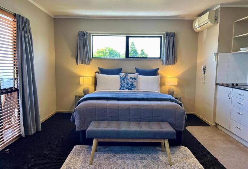 Люкс Премиум, Ashbrook Motel Taupo