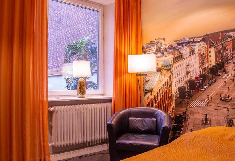 اتاق استاندارد سه تخته با سرویس بهداشتی مشترک, Dream  Luxury Hostel
