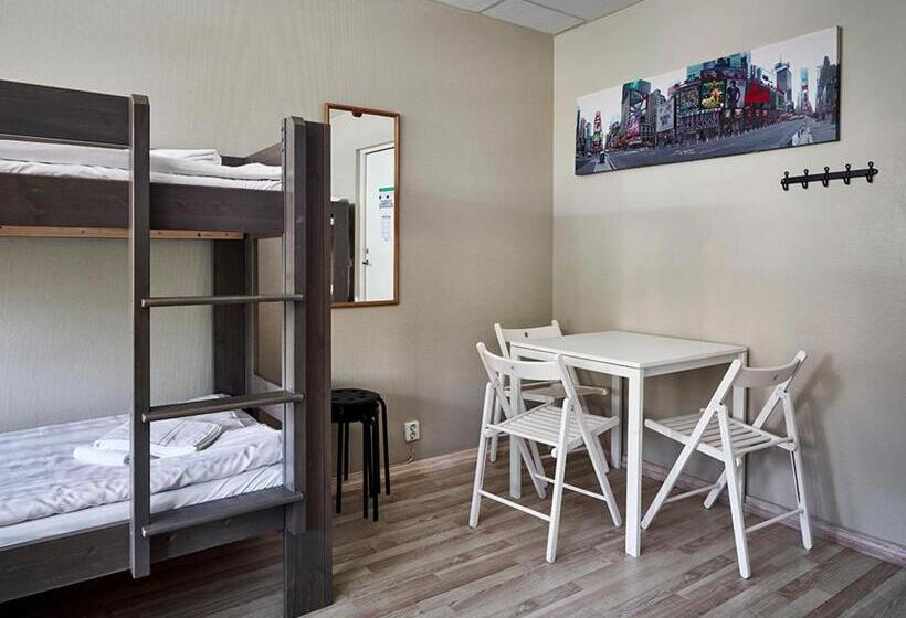 הכלכלה חדר לארבעה עם מקלחת משותפת, Göteborg Hostel