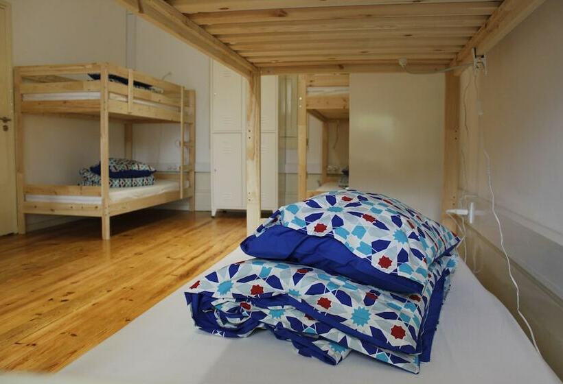 تختخواب در اتاق مشترک, O2 Hostel