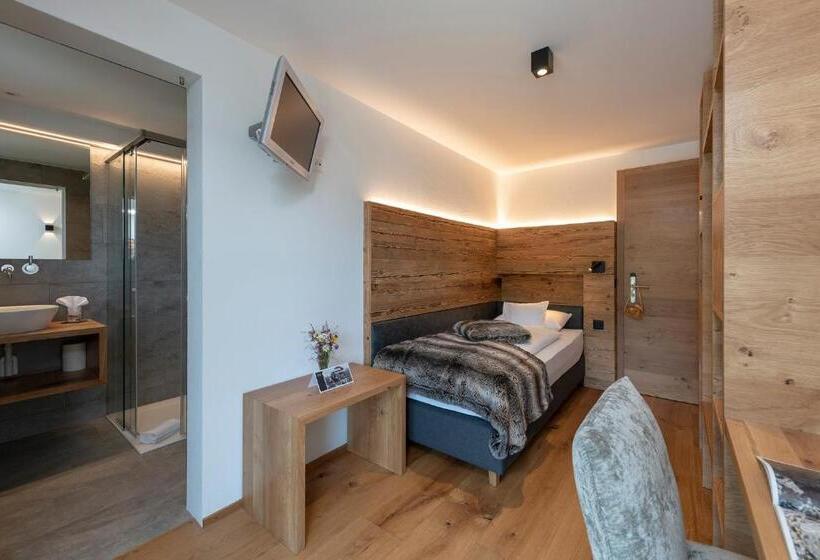 اتاق استاندارد یک نفره, Berghotel Tgantieni