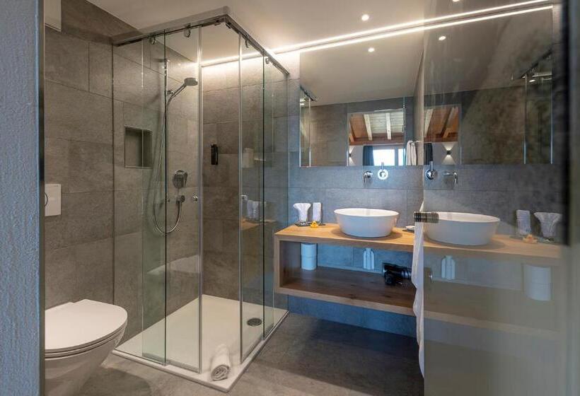 اتاق استاندارد یک نفره, Berghotel Tgantieni