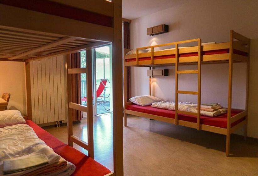 带阳台标准四人间, Davos Youth Hostel