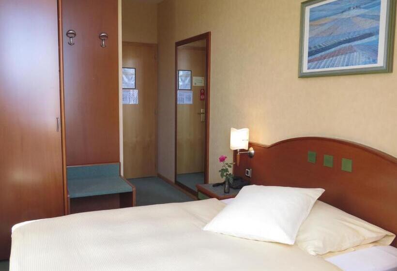标准单人间, Hôtel Du Port