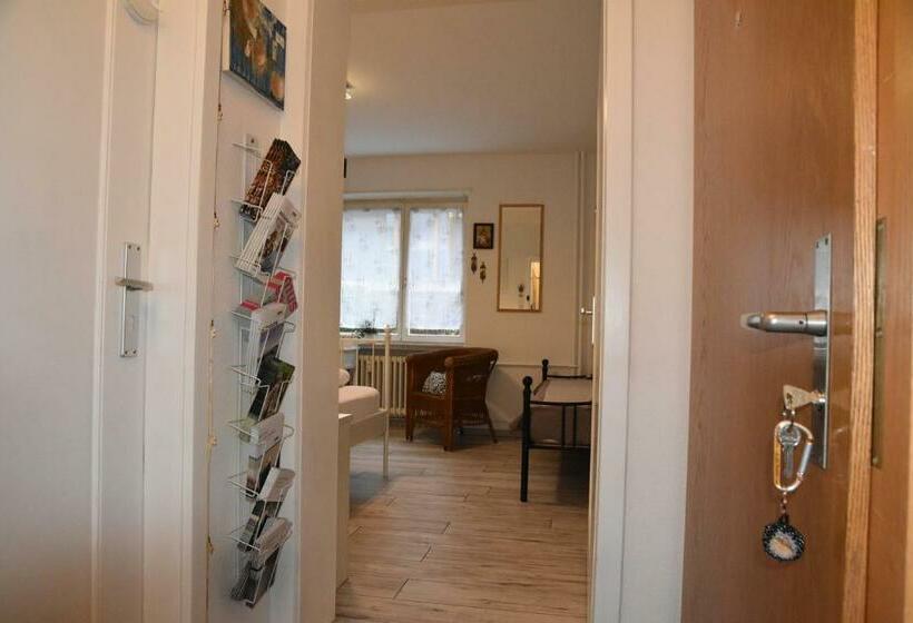 Номер Стандарт, Kiki's B&b