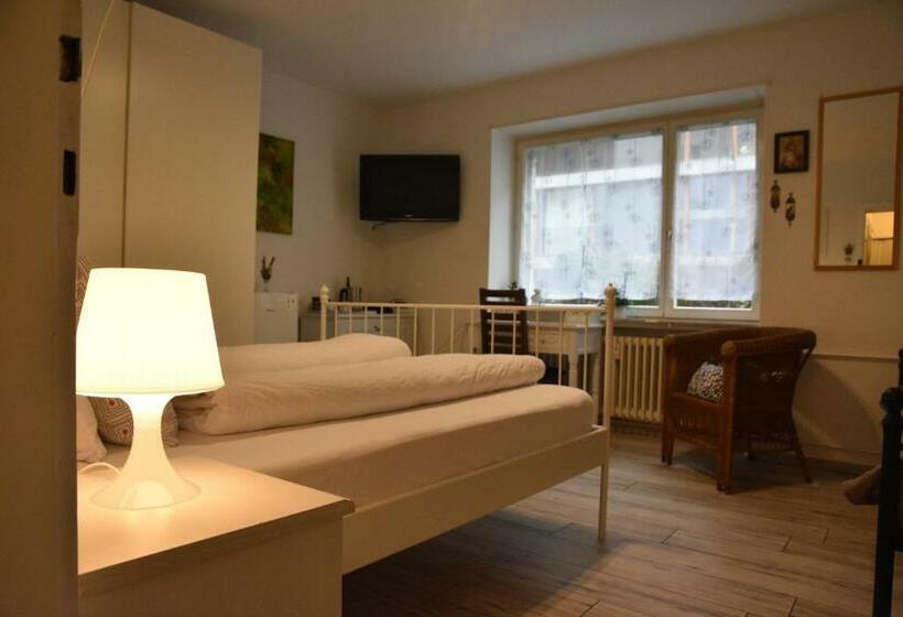 Номер Стандарт, Kiki's B&b