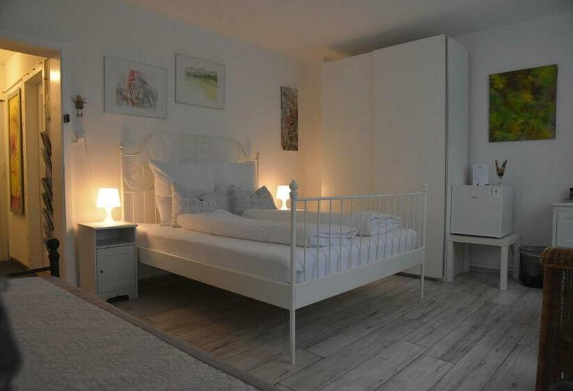 Номер Стандарт, Kiki's B&b