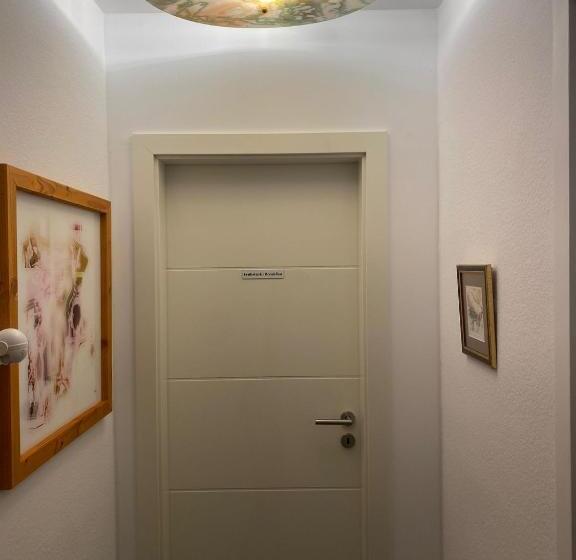 Номер Стандарт, Kiki's B&b