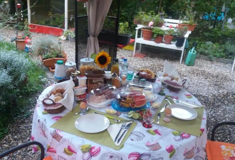Номер Стандарт, Kiki's B&b