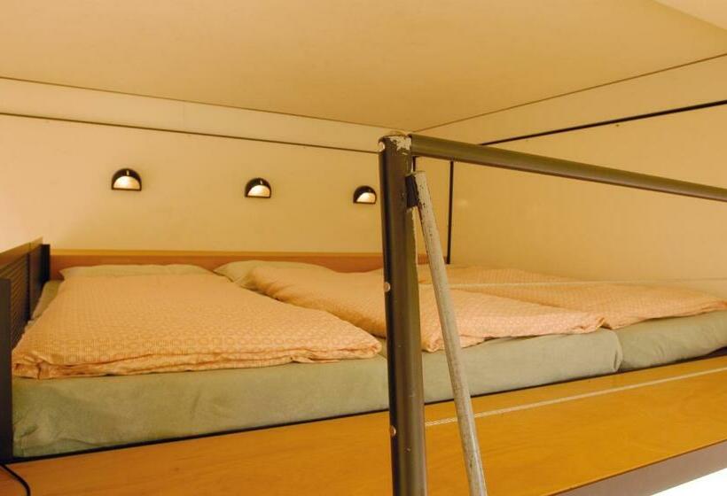 バス共有のスタンダードルーム, Solothurn Youth Hostel