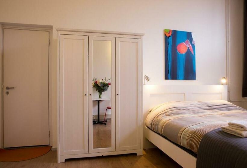 Номер Стандарт, Amsterdam House Of Arts & Crafts