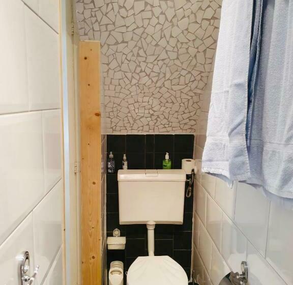 اتاق اکونومی, Imagine My B&b