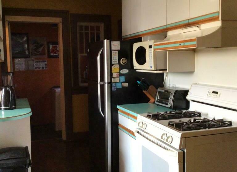 اتاق لوکس, Nisku Guest House