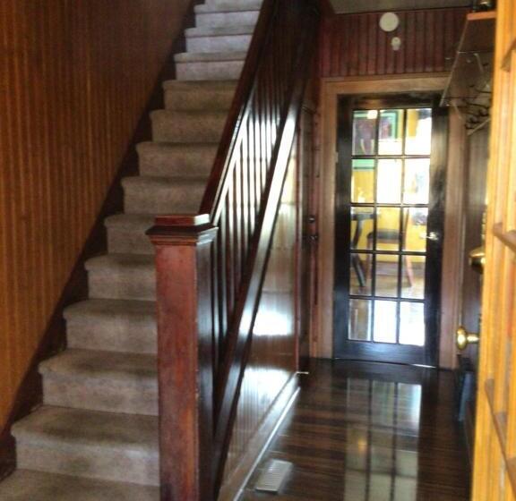 اتاق لوکس, Nisku Guest House