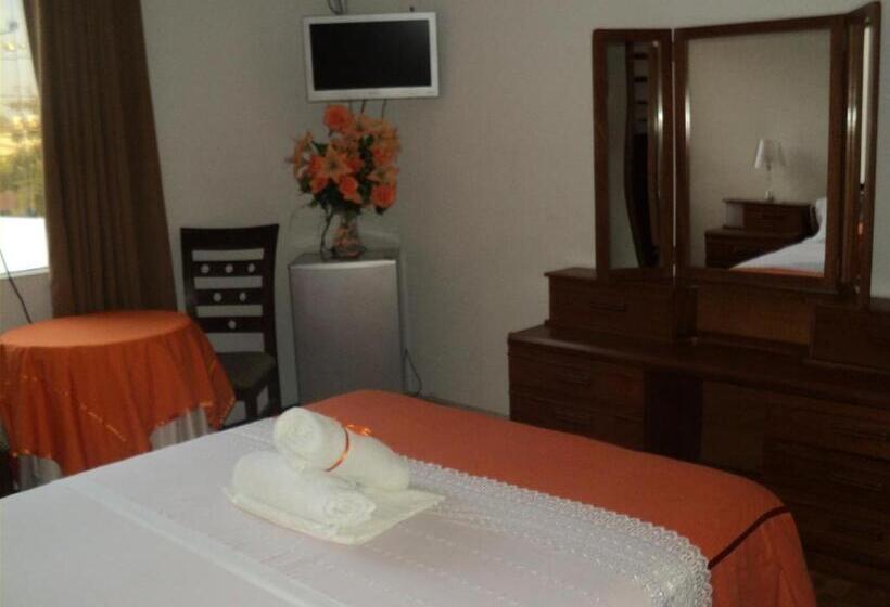 سوییت با چشم‌انداز باغ, Conquistadores Inn