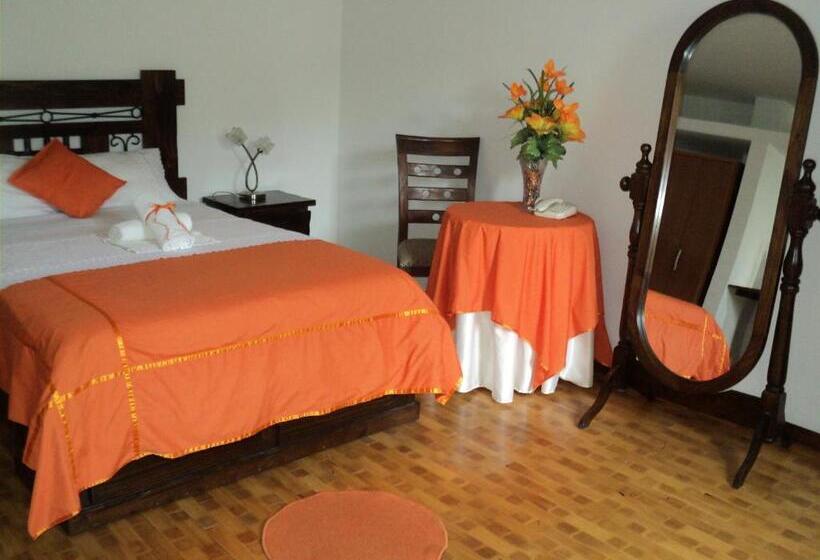 سوییت با چشم‌انداز باغ, Conquistadores Inn
