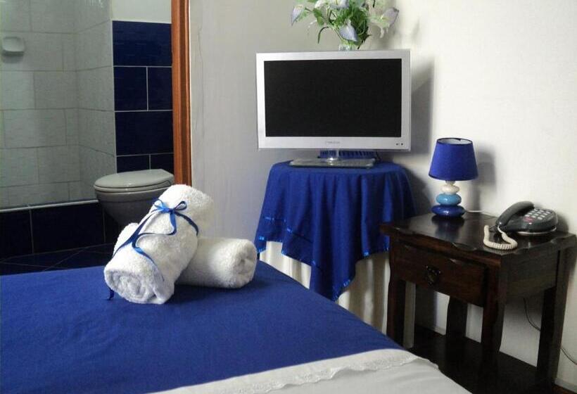 اتاق استاندارد یک نفره, Conquistadores Inn