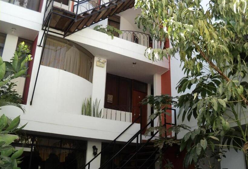 اتاق خانوادگی, Conquistadores Inn