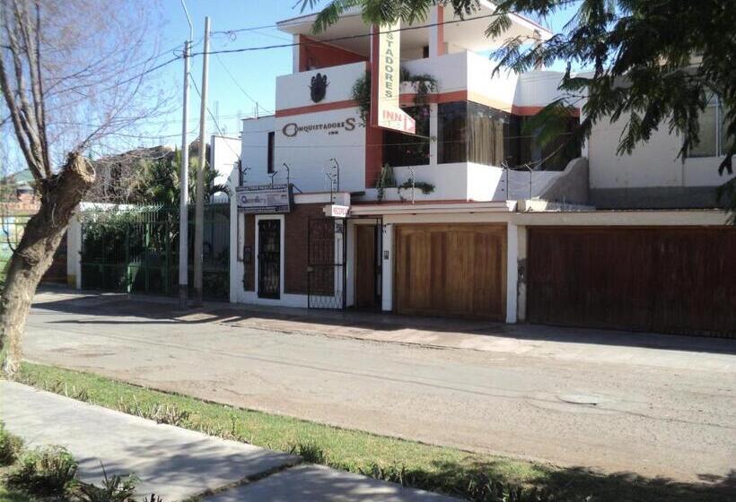 اتاق استاندارد چهارنفره با چشم‌انداز باغ, Conquistadores Inn