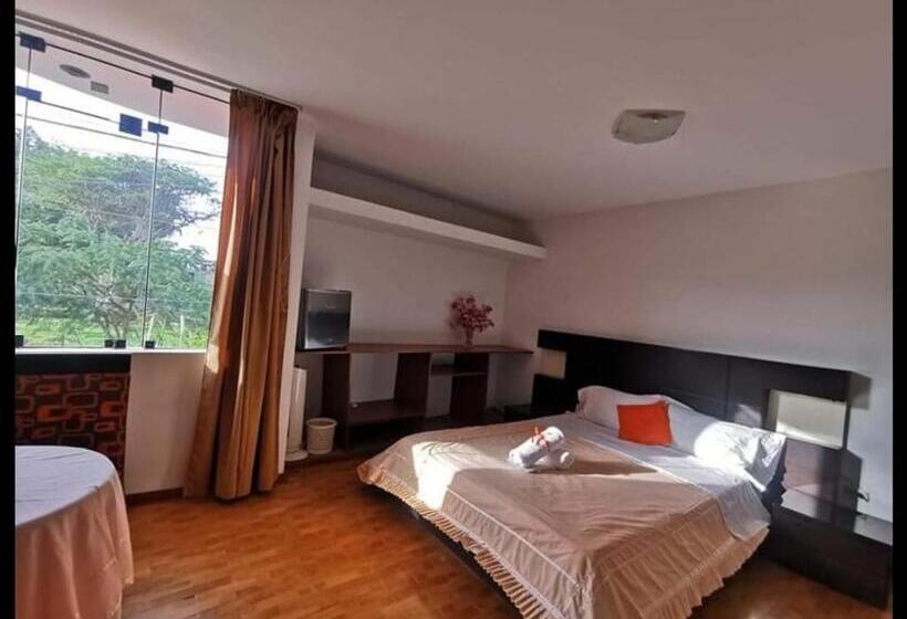 سوییت با چشم‌انداز باغ, Conquistadores Inn