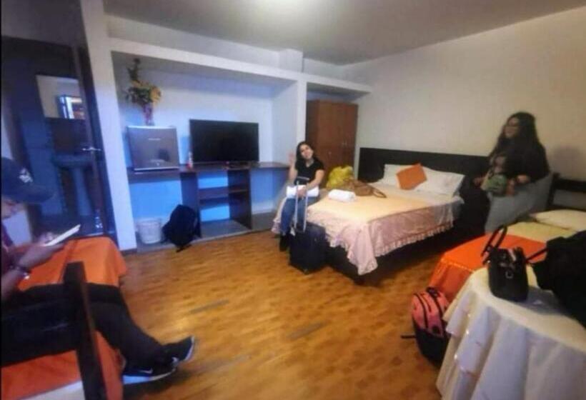اتاق استاندارد چهارنفره با چشم‌انداز باغ, Conquistadores Inn