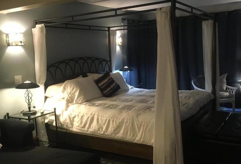 Deluxe Suite King Bed, Long Lake Waterfront Bed And Breakfast