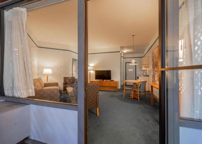 Suíte, The Cedars Inn Hotel & Convention Centre