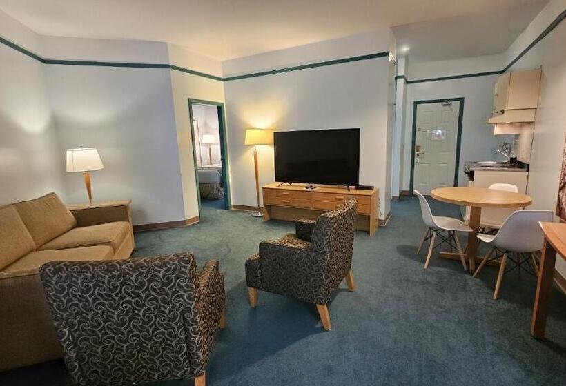 스위트, The Cedars Inn Hotel & Convention Centre