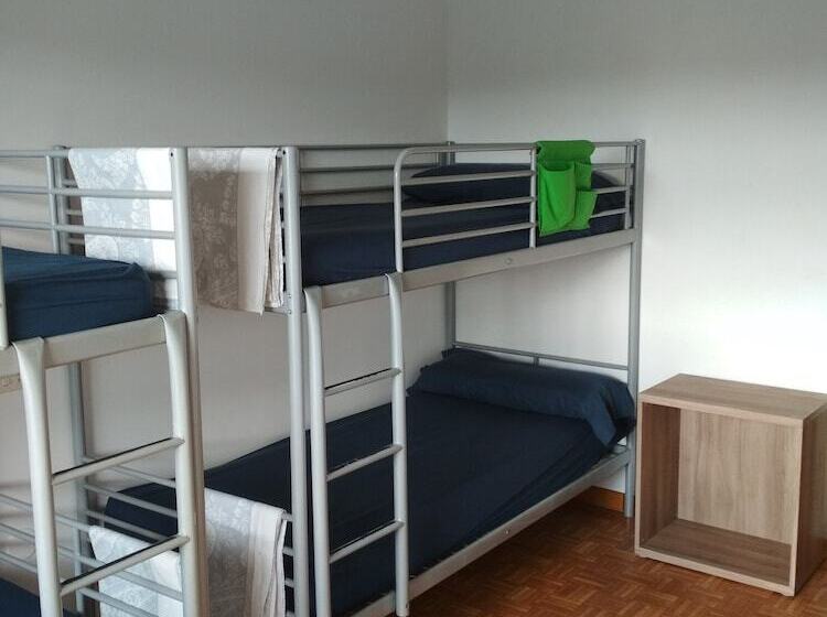 Номер Стандарт Четырехместный Совместный Санузел, Casa Do Marabillas Hostel