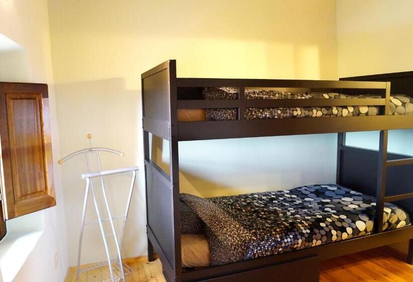 اتاق خانوادگی با چشم‌انداز دریا, B&b La Vista Brava