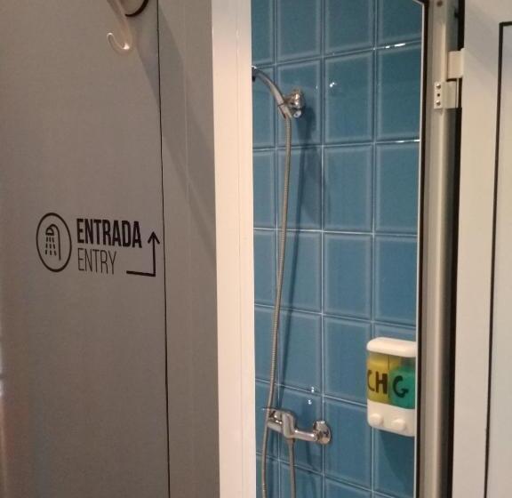 Стандартный внешний трехместный номер с ванной комнатой, Casa Do Marabillas Hostel