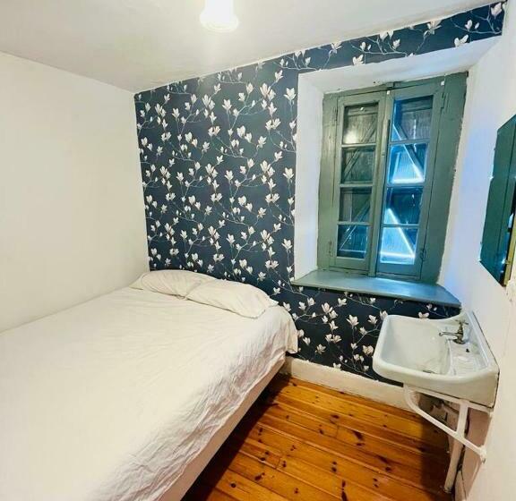 带共用浴室的标准房间, Hostel Baqueira   Refugi Rosta   Pyrenmuseu