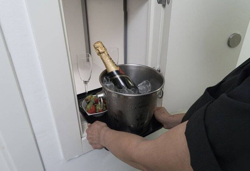 Номер Стандарт, Shhh
