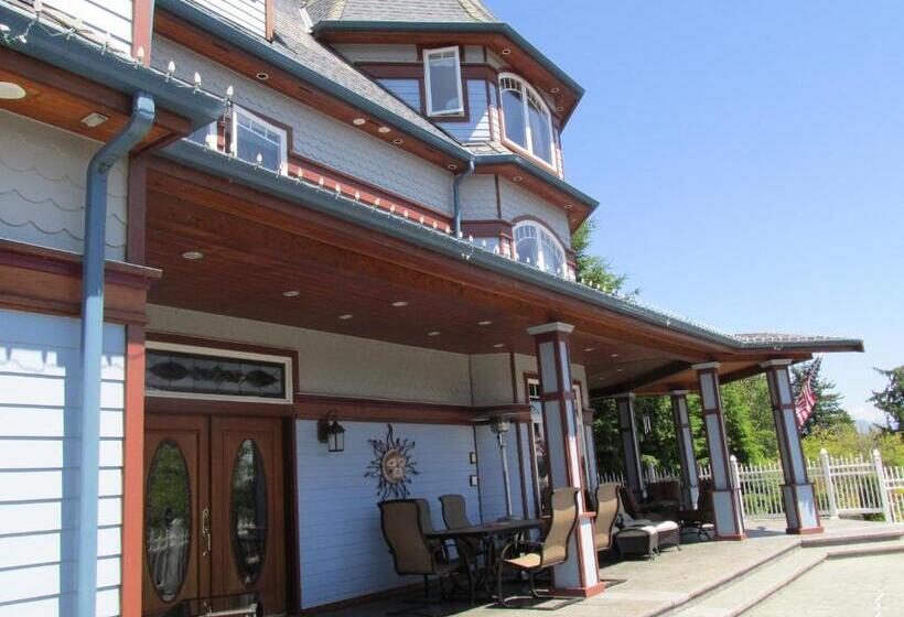 Standard room with outdoor bath, Mansion Inn Lake Stevens