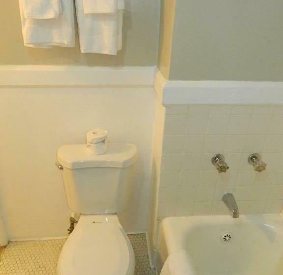 Quarto Estandar, Admiral