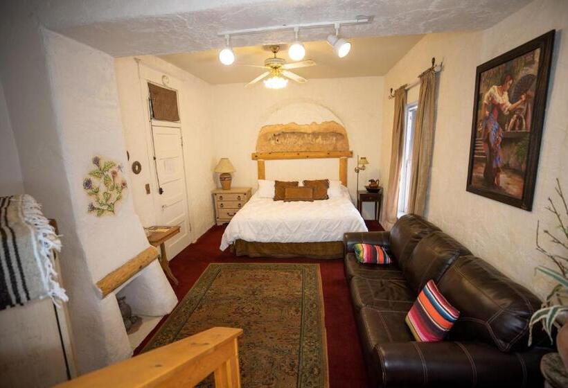 جناح جونيور, Bisbee Grand