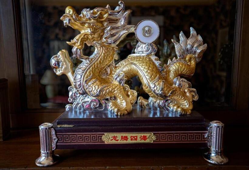 جناح ديلوكس, Bisbee Grand