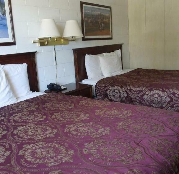 جناح, The Pines Motel