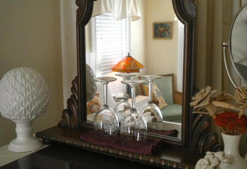 Стандартный Номер Кровать Кинг, The Stirling House Waterfront Inn Greenport