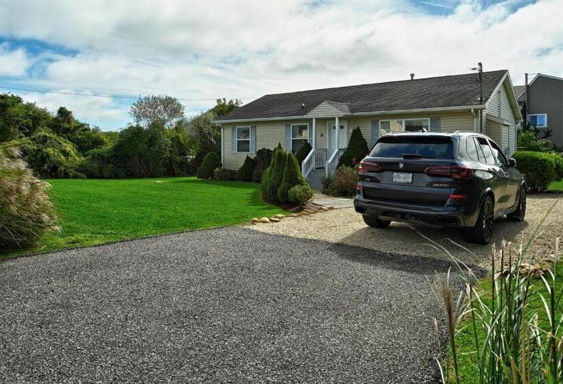 Семейное Бунгало, The Montauk Beach House