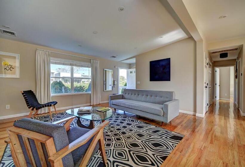 Семейное Бунгало, The Montauk Beach House