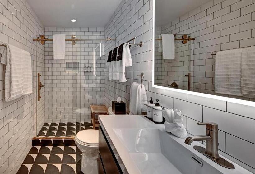 Семейное Бунгало, The Montauk Beach House